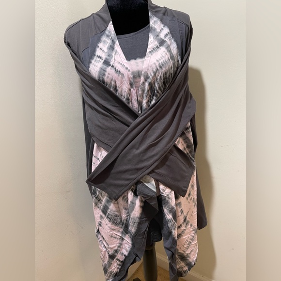 Tie dye T-shirt and Long sleeve shrug - Picture 7 of 8